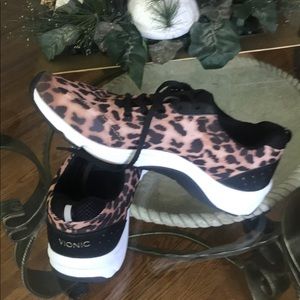 Leopard Vionic Sneaker Size 9